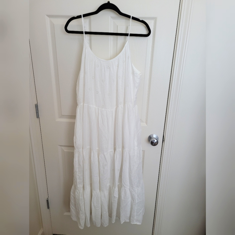 Beautiful White Sundress WITH POCKETS
